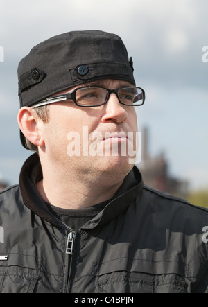 Portrait d'un homme mûr de noir à la loin Banque D'Images