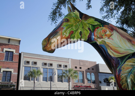 Ocala Florida,Downtown Square,Horse Fever,statue de fibre de verre,art d'art,peint,bâtiments historiques,ville horizon paysage urbain,les visiteurs Voyage à Banque D'Images