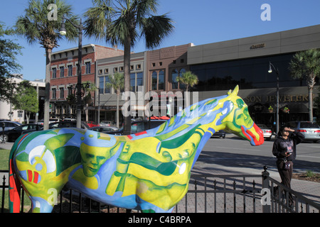 Ocala Florida,Downtown Square,Horse Fever,statue de fibre de verre,art d'art,peint,bâtiments historiques,ville horizon paysage urbain,les visiteurs Voyage à Banque D'Images