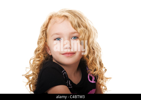 Beautiful happy smiling face d'une jeune fille aux cheveux blond doré et des yeux bleus, isolé. Banque D'Images