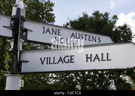 Panneau indiquant la maison de Jane Austen à chawton, dans le Hampshire, Royaume-Uni. Banque D'Images