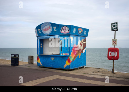 Kiosque de crème glacée sur le front de mer Banque D'Images
