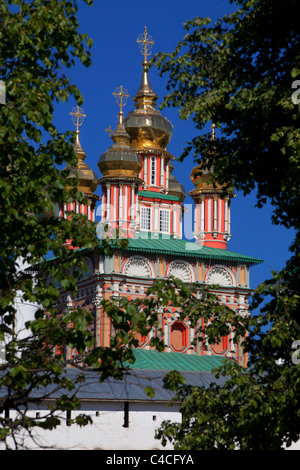 La porte d'église de la Nativité de Saint Jean le Baptiste au monastère de la Trinité Saint Serge à Serguiev Posad, Russie Banque D'Images