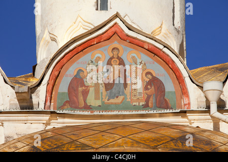 Fresque représentant Maria avec l'enfant sur le toit de la cathédrale de la Trinité à la Trinité, Monastère de Saint Serge à Serguiev Posad, Russie Banque D'Images