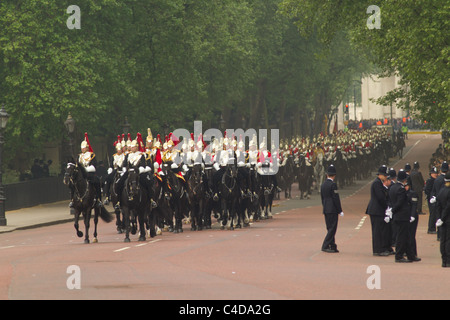 Pour arriver de cavalerie le mariage royal du Prince William et Kate Middleton, (29 avril 2011), Londres, Angleterre Banque D'Images