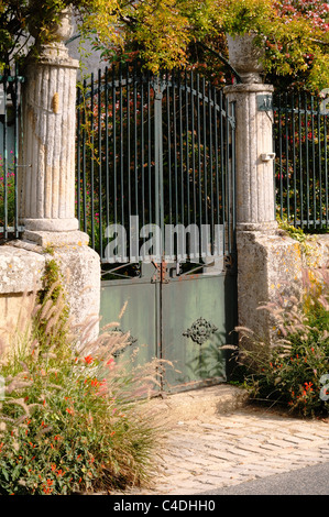 Passerelle pour jardin à la française orné Banque D'Images