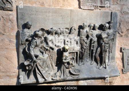 Mur de bronze commémorant mesdames de Mendoza en donnant de la nourriture pour vos objets General San Martin, Cerro Gloria, Mendoza, Argentine Banque D'Images