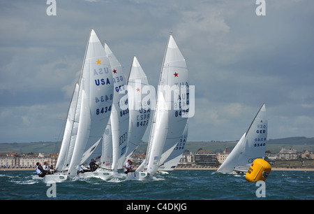 Les Jeux Olympiques de 2012 à Londres, lieu de Voile Star class yachts en action lors d'une régate sur la baie de Weymouth et Portland Harbour Banque D'Images