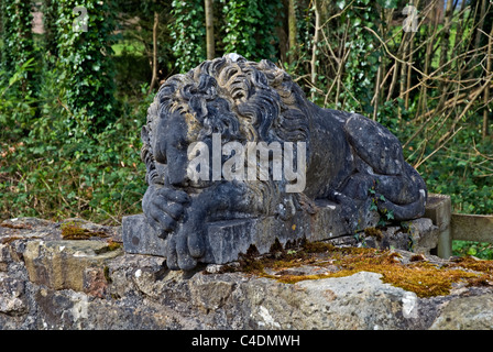 Lion en pierre garde entrée de Belle Isle Castle, Belle Isle, Upper Lough Erne, comté de Fermanagh, en Irlande du Nord Banque D'Images