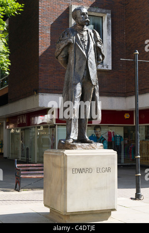 Statue d'Edward Elgar en centre-ville de Worcester Banque D'Images