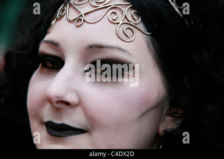 Participant au maquillage intensif au Wave Gothic Treffen annuel festival de la musique et des arts du « requin » dans la ville de Leipzig en Allemagne Banque D'Images