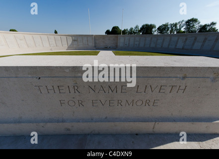 'Expression biblique leurs noms vivent pour toujours' inscrit sur cénotaphe à Indian mémorial aux disparus, Neuve Chapelle Banque D'Images