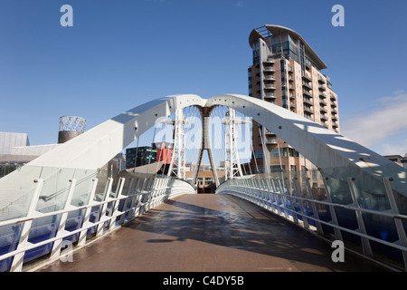 La passerelle du Millénaire Lowry Manchester Ship Canal. Le Grand Manchester Salford Quays England UK en Grande-Bretagne. Banque D'Images