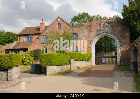 La porte de la garnison, l'entrée de la vieille maison fondant fondant, ruines, Vieux Basingstoke Banque D'Images