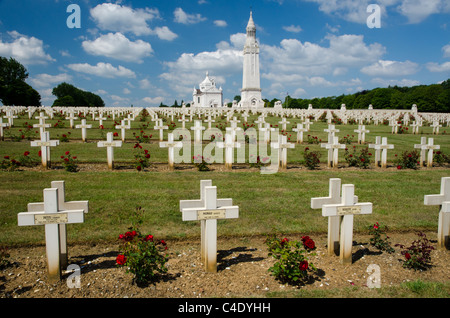 Notre Dame de Lorette Le Français national War Memorial et le cimetière Banque D'Images