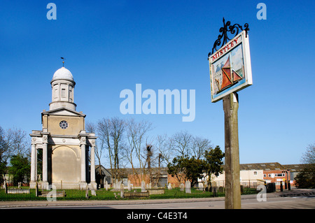 Mistley Towers at Mistley en Essex Banque D'Images