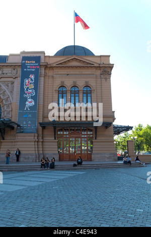 La gare centrale historique converti 'Estación Mapocho' à Santiago du Chili est l'hôte de la 30e foire du livre annuelle Banque D'Images