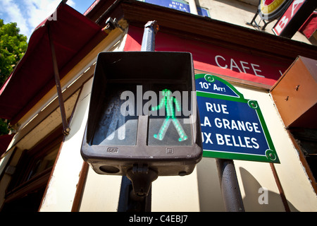 Signal de passage pour piétons, Paris, France Banque D'Images