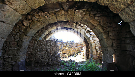 Maison ancienne dans village sur l'île de Nisyros Emporio Grèce Banque D'Images