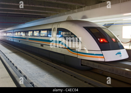 Le Shanghai Maglev (zhui feng), le train le plus rapide du monde, Shanghai, Chine. Banque D'Images
