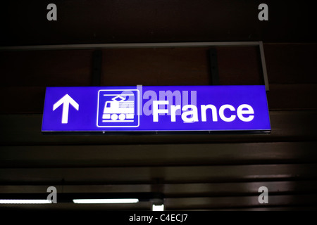 Direction de plates-formes (TGV et des trains pour la France), Genève, Suisse. Banque D'Images