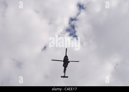 US Navy BLACK HAWK Sikorsky hélicoptère volant au-dessus. © Craig M. Eisenberg Banque D'Images