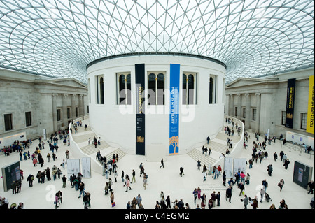 La grande cour du British Museum Situé sur Great Russell Street, Londres. Banque D'Images