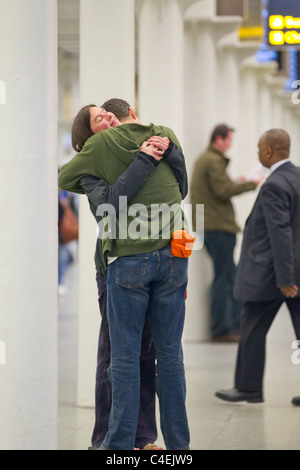 Couple embracing Banque D'Images