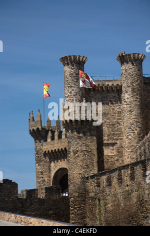 Le château des Templiers de Ponferrada, située dans le chemin qui mène à Santiago de Compostela, région de El Bierzo, province de León, Espagne. Banque D'Images