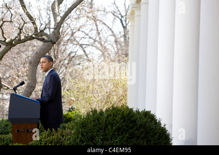 Le président Barack Obama prononce une allocution dans la roseraie de la Maison Blanche. Banque D'Images