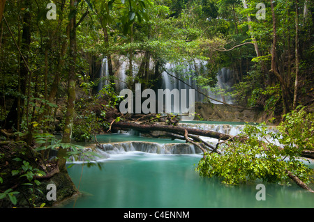 Mata Jitu Cascade, la belle cascade dans l'île de Moyo, qui souvent à la visite de la célèbre personnes Banque D'Images