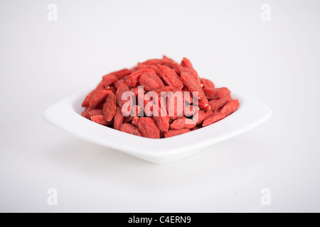 Bol plein de baies de goji sains antioxydants Banque D'Images