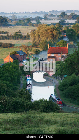 Napton on the Hill. Canal d'Oxford au lever du soleil. Le Warwickshire, Angleterre Banque D'Images