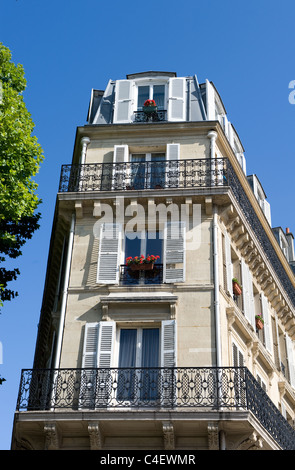 Façade Art Nouveau au Boulevard de Magenta, à l'angle rue Guy Patin, à Paris près de la Gare du Nord Banque D'Images