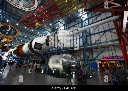 Werner von Braun Saturne 5 Moon rocket sur l'écran du Centre spatial Kennedy. Banque D'Images
