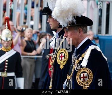 Son Altesse Royale le duc de Cambridge et Son Altesse Royale le Prince de Galles sont la marche dans la Procession, le château de Windsor, 2011 Banque D'Images