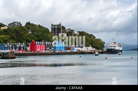 L'Hebredian Princess dans le port de Tobermory sur l'île de Mull Banque D'Images