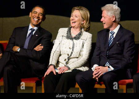 Le président Barack Obama, la secrétaire d'Etat Hillary Clinton et l'ancien Président Bill Clinton. Banque D'Images