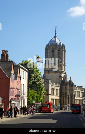 St Aldate's Street et Tom Tower, Christ Church College, Oxford University, Centre-ville d'Oxford, Oxfordshire, England, UK United Banque D'Images