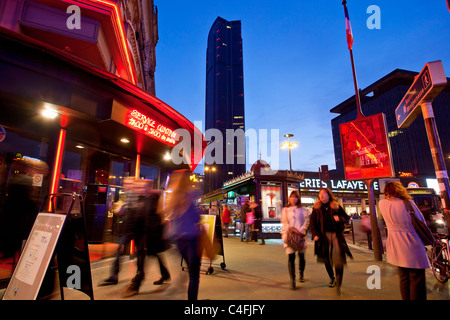 Europe, France, Paris (75), Quartier Montparnasse la nuit Banque D'Images