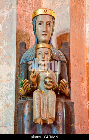 France, Var (83), Le Thoronet Abbaye cistercienne, la Sculpture de la Vierge Marie et l'enfant Banque D'Images