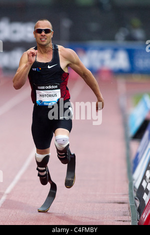 Oscar Pistorius (RSA) qui se font concurrence dans une course à 400 mètres de la piste Grand Prix de NEW YORK 2011 et sur le terrain de la concurrence. Banque D'Images