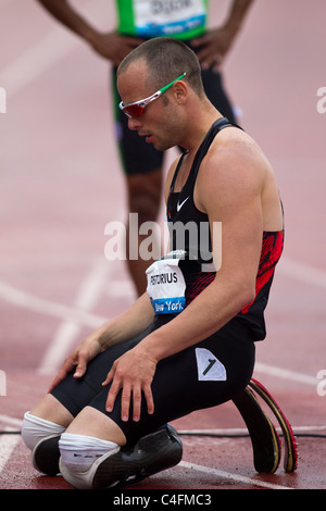 Oscar Pistorius (RSA) qui se font concurrence dans une course à 400 mètres de la piste Grand Prix de NEW YORK 2011 et sur le terrain de la concurrence. Banque D'Images