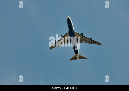 Jet de passagers venant d'atterrir à l'aéroport Heathrow de Londres Banque D'Images