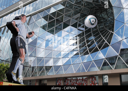 La publicité pour la Coupe du Monde FIFA Femme Allemagne 2011 avec Birgit Prinz au centre-ville de Francfort, Allemagne (26 juin - 17 Juillet) Banque D'Images