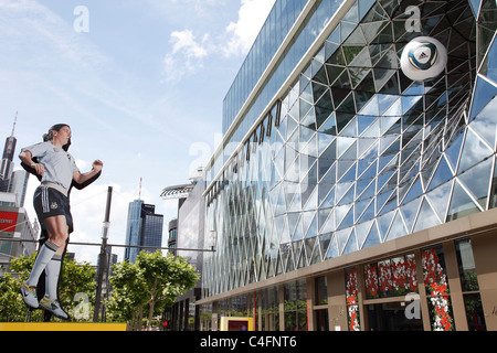 La publicité pour la Coupe du Monde FIFA Femme Allemagne 2011 avec Birgit Prinz au centre-ville de Francfort, Allemagne (26 juin - 17 Juillet) Banque D'Images