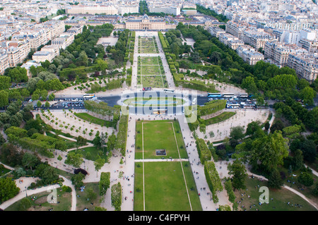 Vue aérienne sur le Champ de Mars et l'Ecole militaire de la Tour Eiffel Banque D'Images