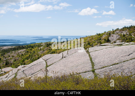 Vue depuis le sommet chemin sur Cadillac Mountain dans le parc national Acadia sur Mount Desert Island, dans le Maine, USA. Banque D'Images