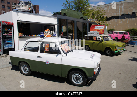 Les voitures Trabant est-allemand à Berlin Banque D'Images