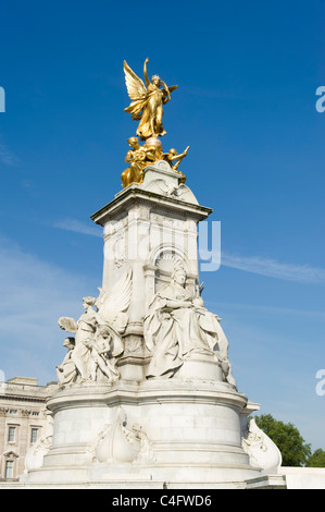 L'Édifice commémoratif Victoria devant le palais de Buckingham, London, UK Banque D'Images